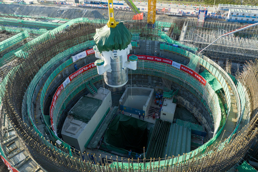 Die Welt baut neue Atomreaktoren: Deutschland weiß es besser und importiert lieber Strom