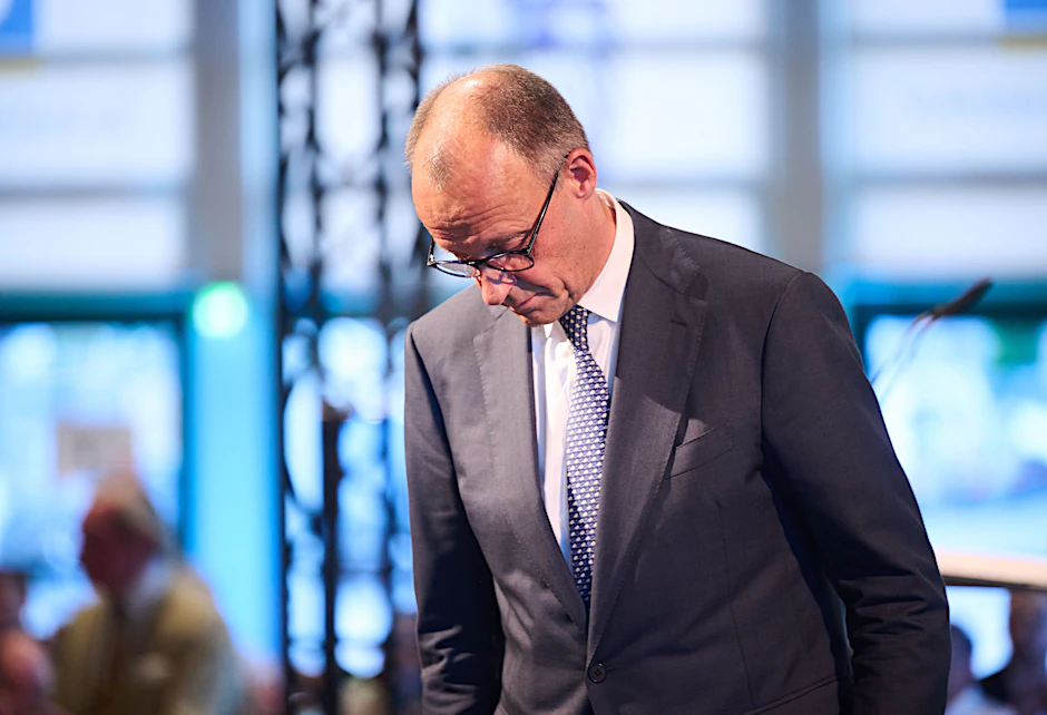 Bundeskanzler Friedrich Merz (CDU) ist angeschlagen. Parteiintern wird zunehmend über einen Kanzlertausch spekuliert.