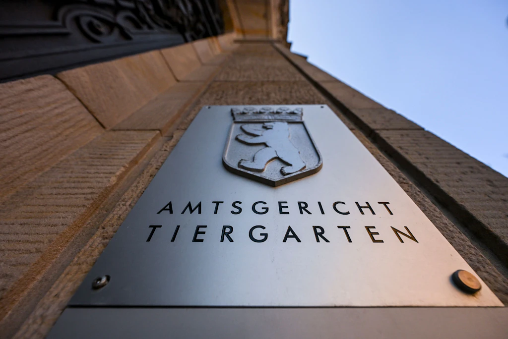 Falsche Wohnsitze gegen Bargeld: Geldstrafen für Bürgerberater und Dienstleister in Berlin
