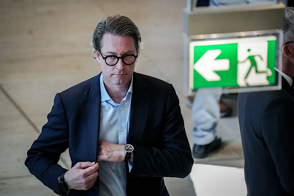 Das Landgericht Berlin hat die Anklage gegen den ehemaligen Bundesverkehrsminister Andreas Scheuer zugelassen. (Archivbild)