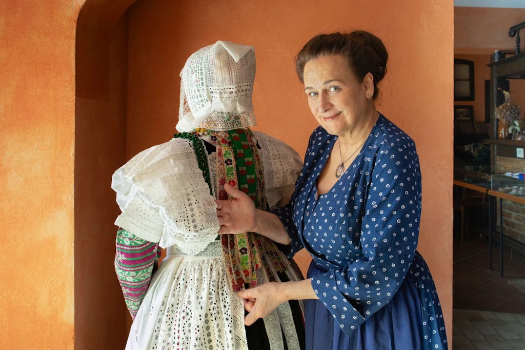 Sorbische Trachten: Das Haus, in dem Kirsten Ann Böhme ein Handwerk bewahrt