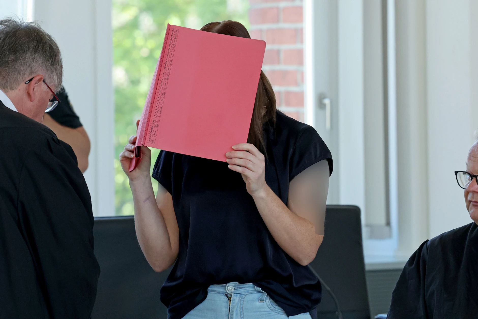 Gina H. muss sich im Mordfall Fabian vor Gericht verantworten. Die Staatsanwaltschaft glaubt, dass sie den kleinen Jungen getötet und seine leiche anschließend verbrannt hat.