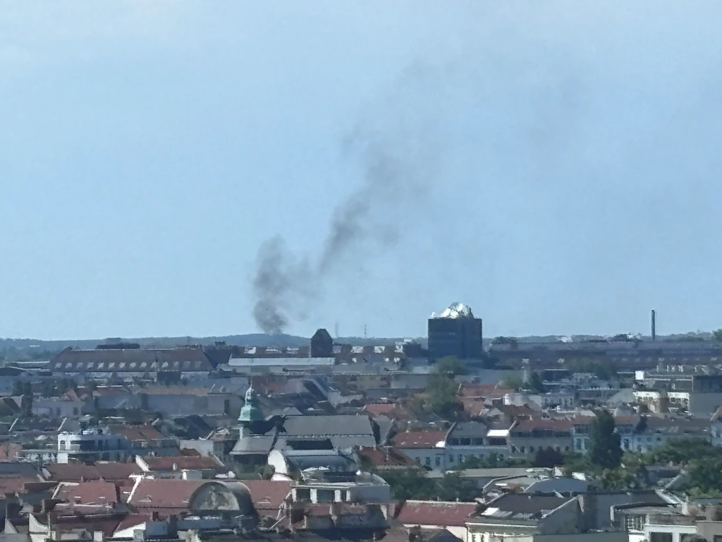 Feueralarm in Wedding: In der Winkelriedstraße brennt ein Auto