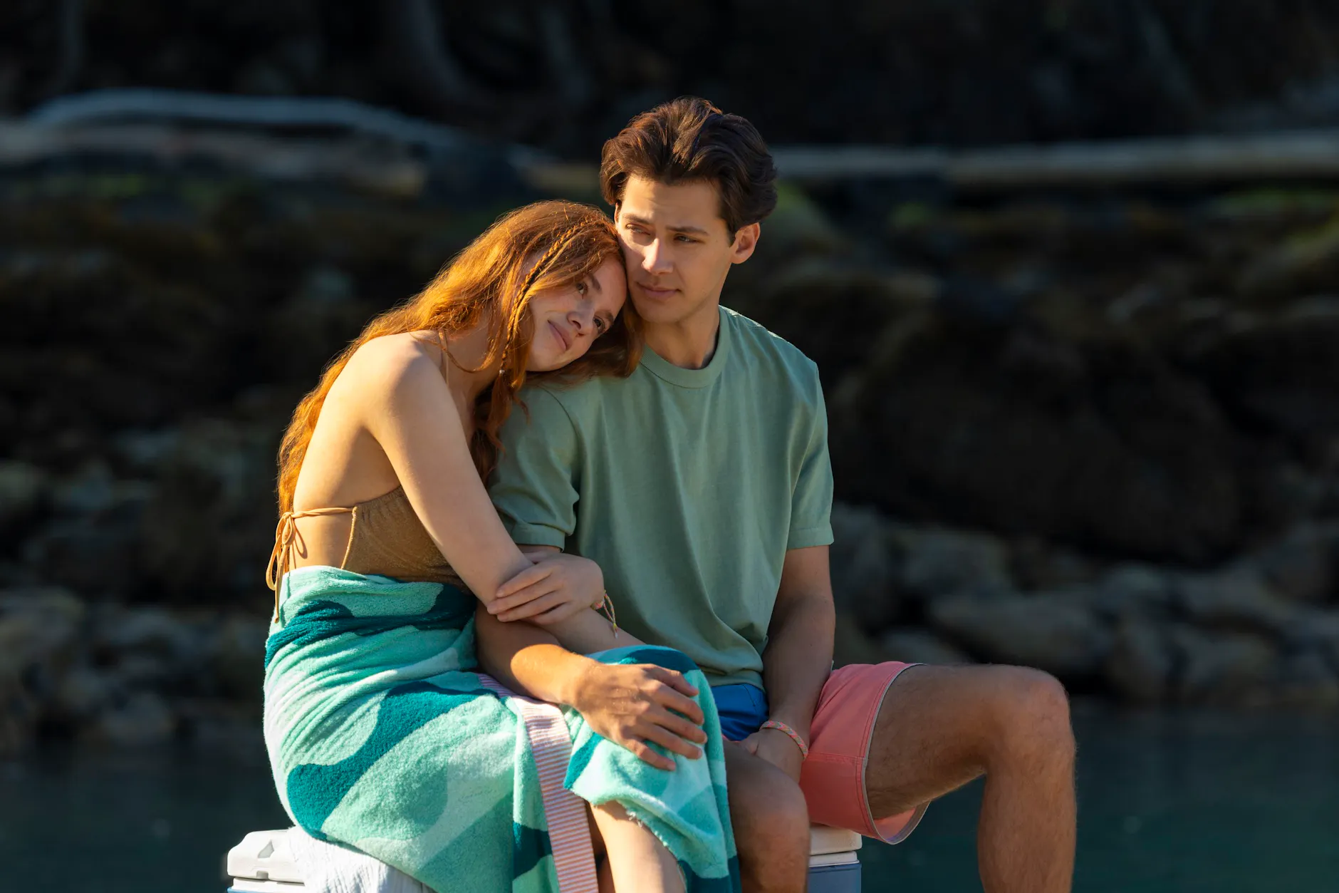 Sadie Soverall als Percy Fraser und Matt Cornett als Sam Florek