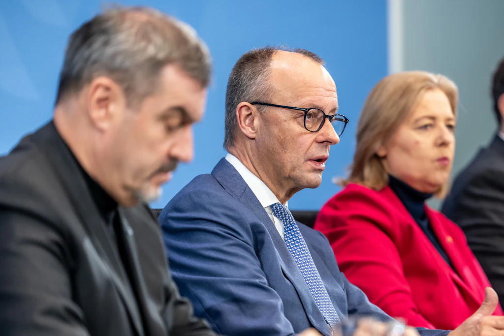 CSU-Chef Markus Söder grantelt wegen der Minijobs. Kanzler Friedrich Merz und Arbeitsministerin Bärbel Bas (SPD) müssen sich Sorgen um die Rentenreform machen.