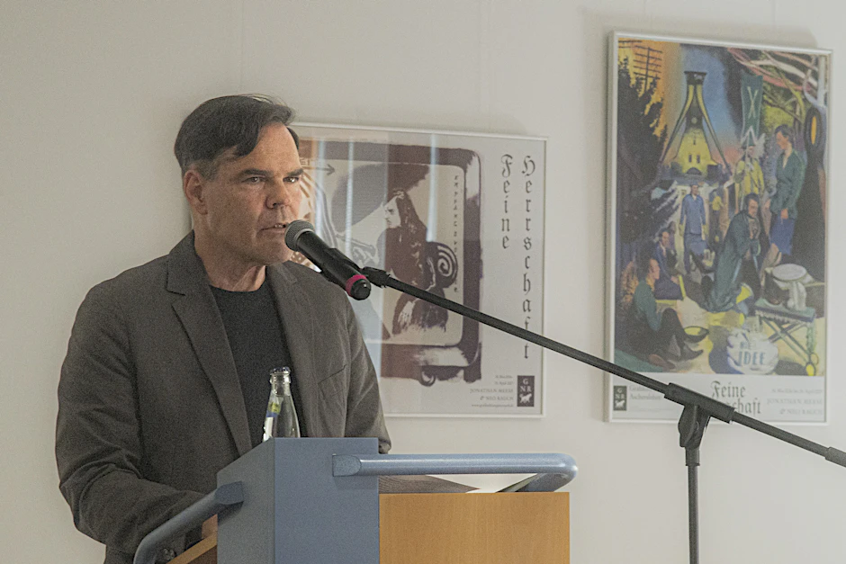 Der Schriftsteller Uwe Tellkamp während seiner Rede in der Grafikstiftung Neo Rauch in Aschersleben