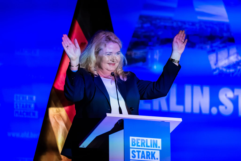 „Was ist denn hier los?“ Berliner AfD eröffnet Wahlkampf in Neuköllner Hochzeitssaal