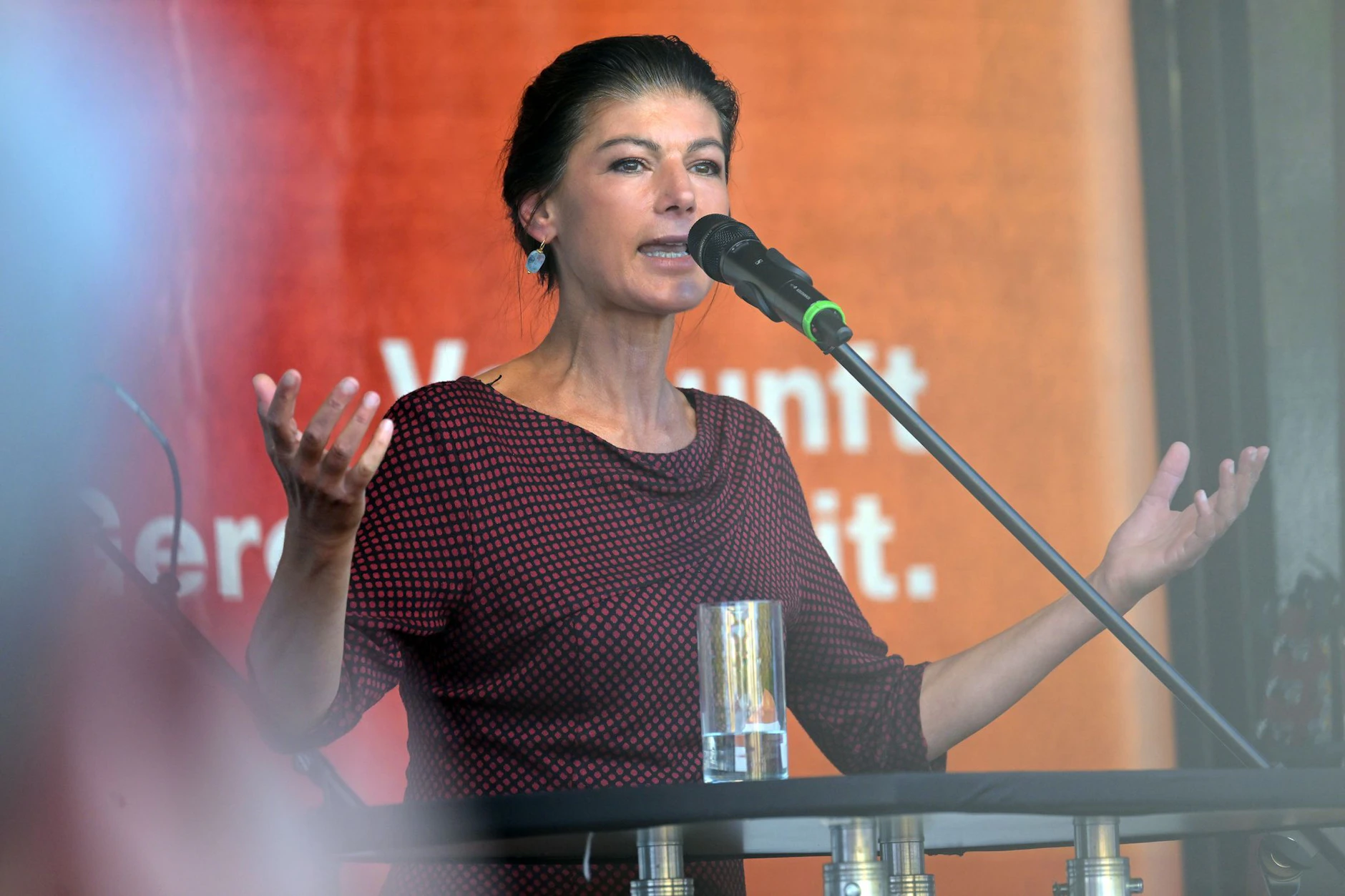 Sahra Wagenknecht, Vorsitzende des Bündnis Sahra Wagenknecht (BSW), spricht von einem skandalösen Rückstand bei den Ostrenten. 