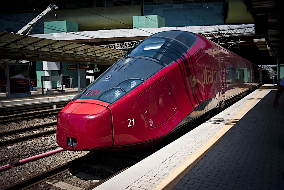 Ein Zug von Italo. Fahrgäste in Italien profitieren von der Konkurrenz zwischen dem privaten Unternehmen und der Staatsbahn FS.