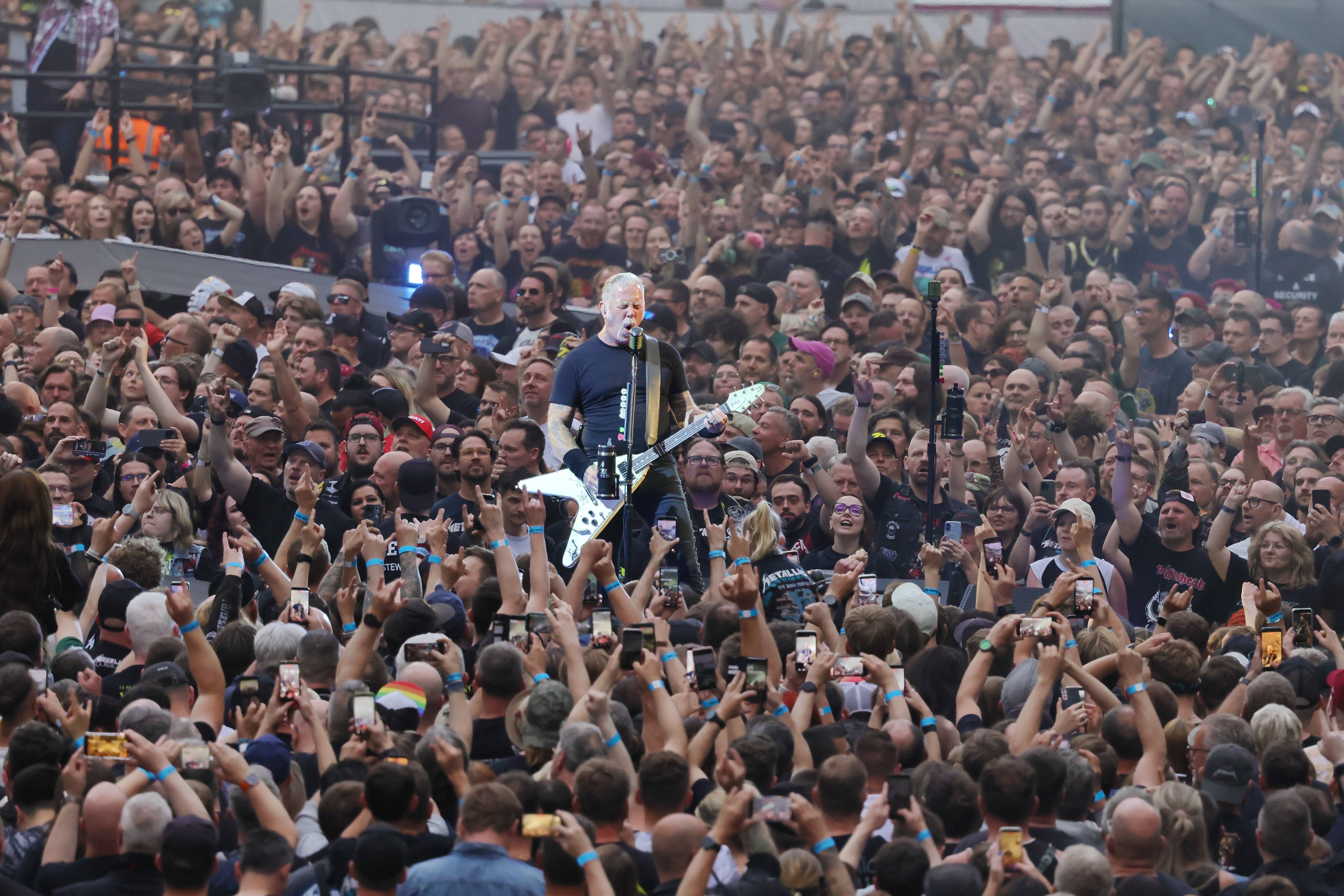 Fake-Tickets für Metallica: Gut 1000 Fans am Berliner Olympiastadion abgewiesen