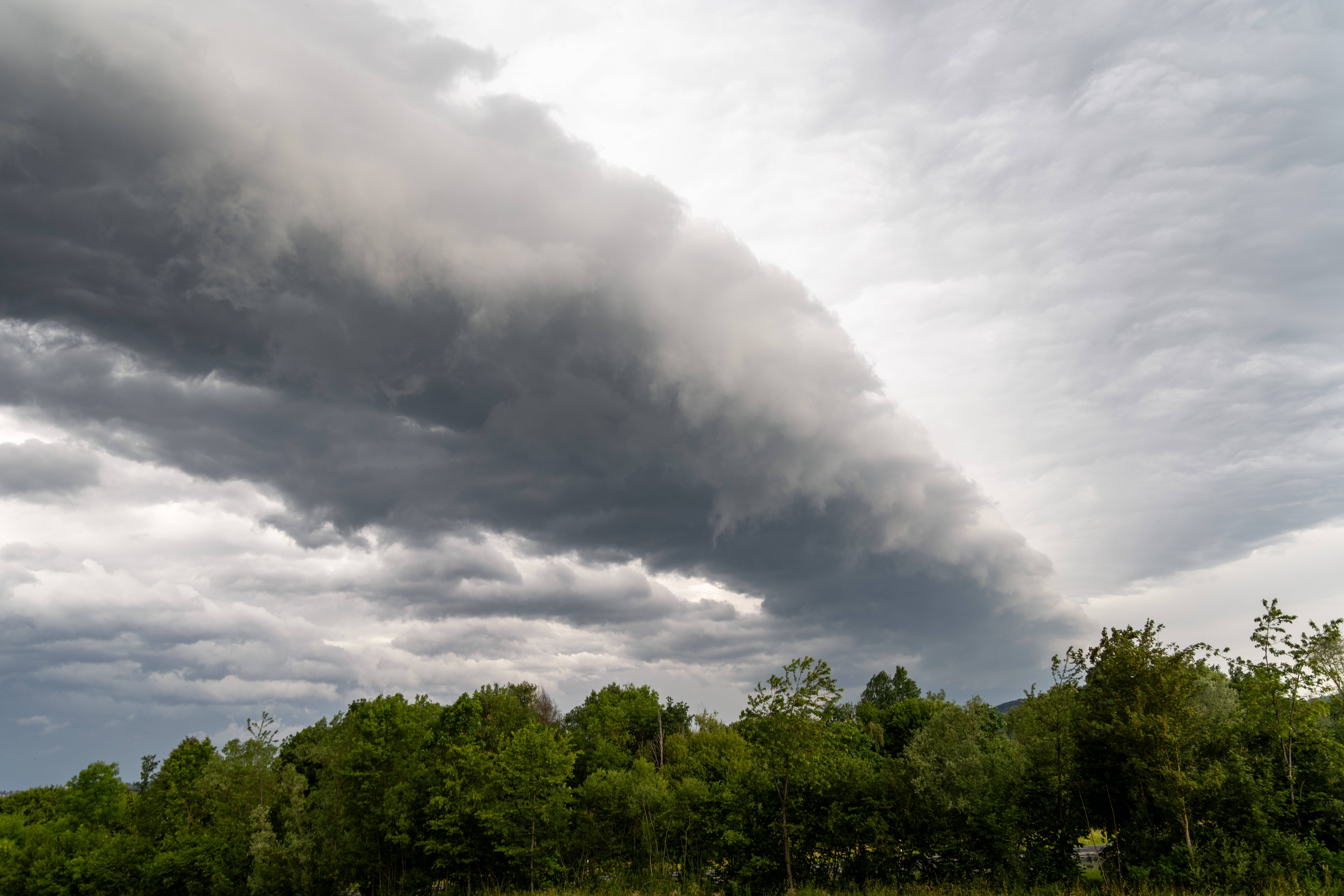 Nach dem Mittagessen wird es ungemütlich: Der Gewitter-Fahrplan für Freitag