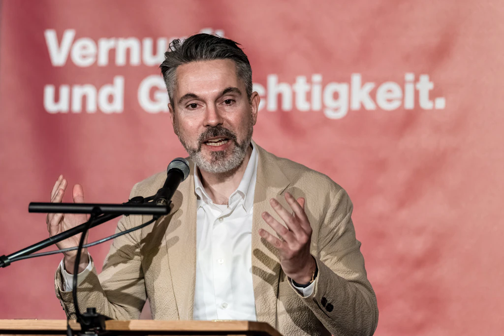 BSW-Chef zum Ukraine-Krieg: Angela Merkel als Vermittlerin