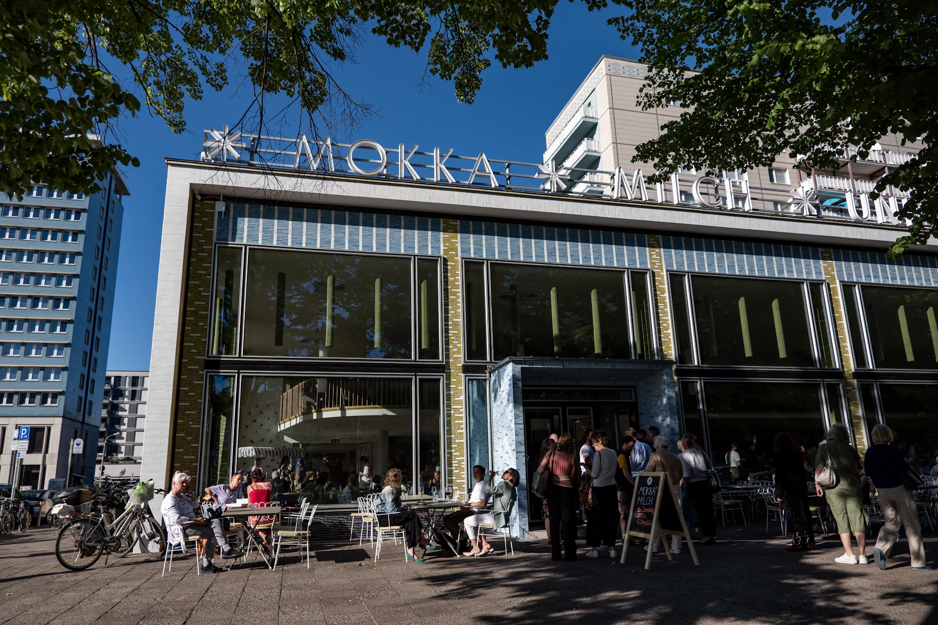 Großer Andrang herrschte zur Wiedereröffnung der Mokka-Milch-Eisbar.
