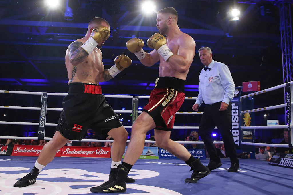 SES Boxing in Magdeburg liefert Show, Sport und ein umstrittenes Unentschieden