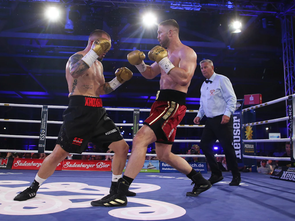 SES Boxing in Magdeburg liefert Show, Sport und ein umstrittenes Unentschieden