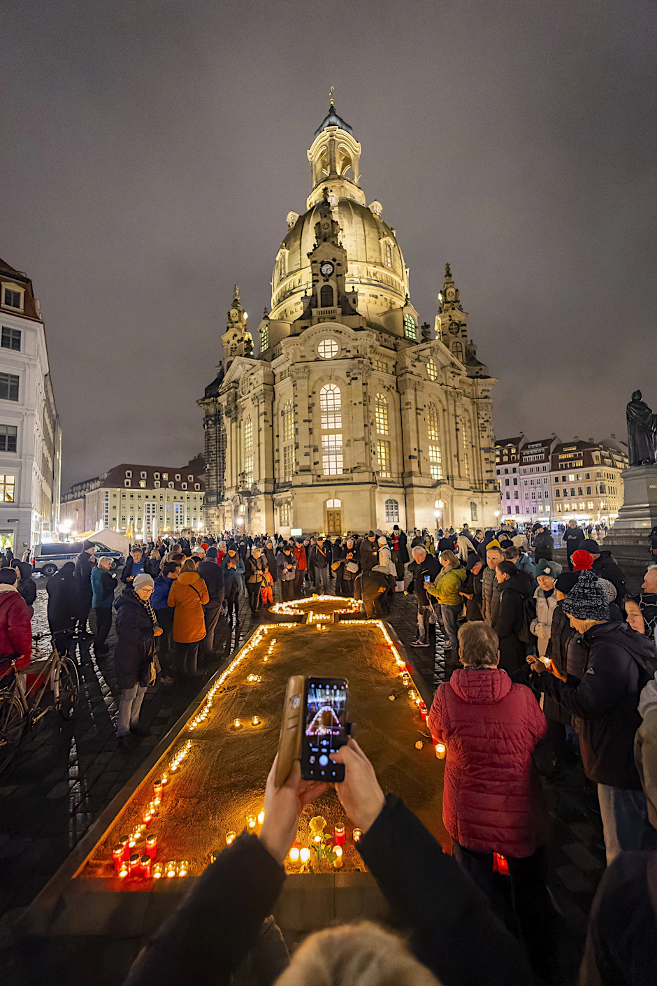 Der Begriff „Frieden“ ist in Dresden traditionell uneindeutig und hängt eng mit dem Schicksal der Stadt im Februar 1945 zusammen.