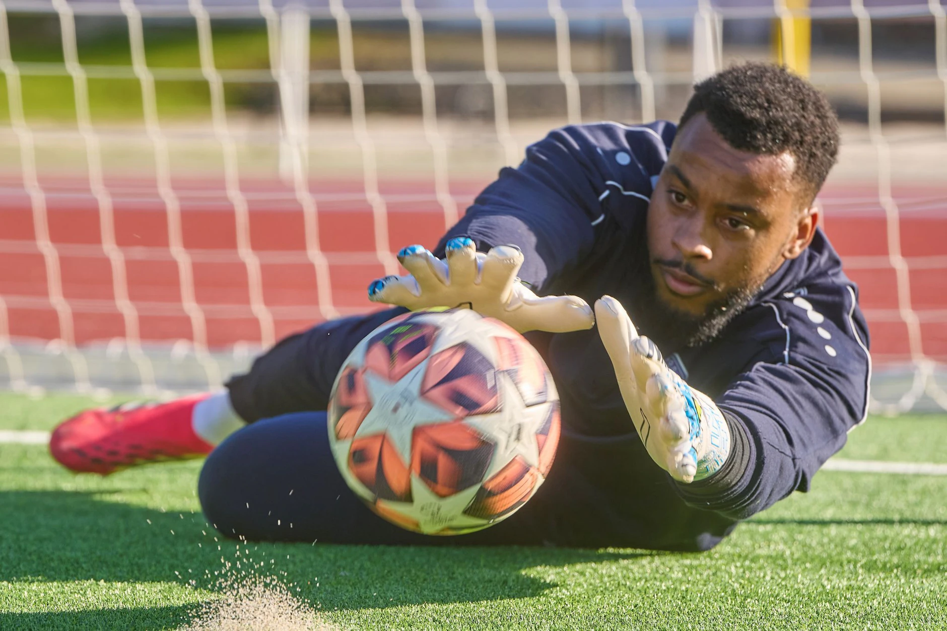 Josué Duverger trainiert mit dem Fünftligisten FC Cosmos in Koblenz. Bei der WM steht er für Haiti im Tor.
