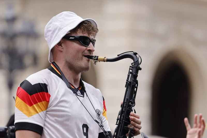 André brachte die Fanmeilen zum Beben: EM-Saxophonist plant 