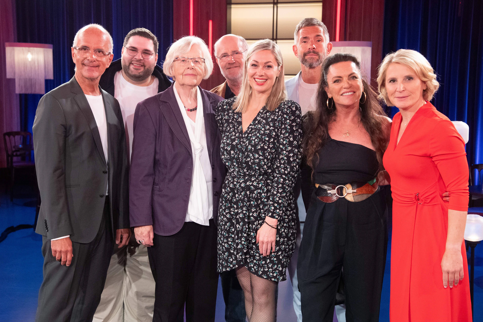 Sie waren beim „Kölner Treff“ zu Gast: Christoph Maria Herbst, Leon XSkincare, Elfriede Heitkamp, Harald Lesch, Ruth Moschner, Micky Beisenherz, Christine Neubauer und Susan Link (v.l.n.r.)