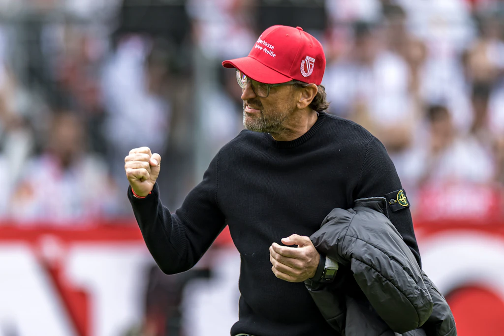 Energie-Trainer Claus-Dieter Wollitz brauchte nur zehn Minuten, um Bittencourt von der Rückkehr zu überzeugen.