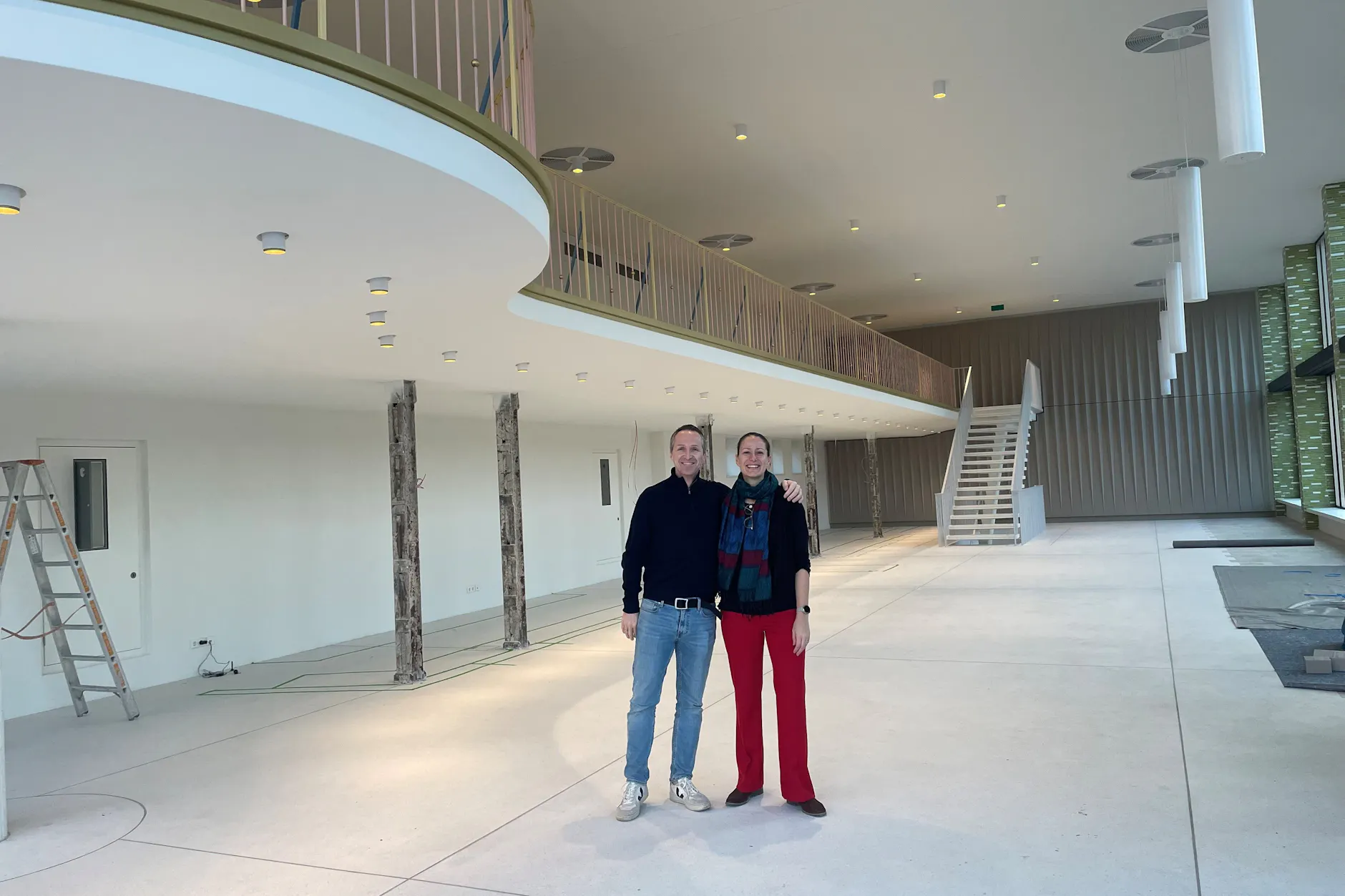 Die neuen Betreiber Natacha und Alexander Neumann während der Renovierungsarbeiten in der Mokka-Milch-Eisbar.