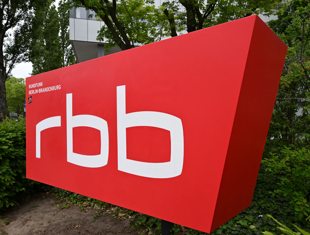Neuer RBB-Staatsvertrag: Sender muss künftig mehr aus den Landesparlamenten berichten