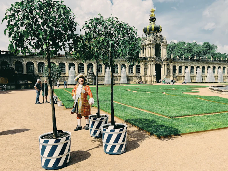 Der Zwinger im Wandel: Discokugel abgehängt, Orangenbäume aufgestellt