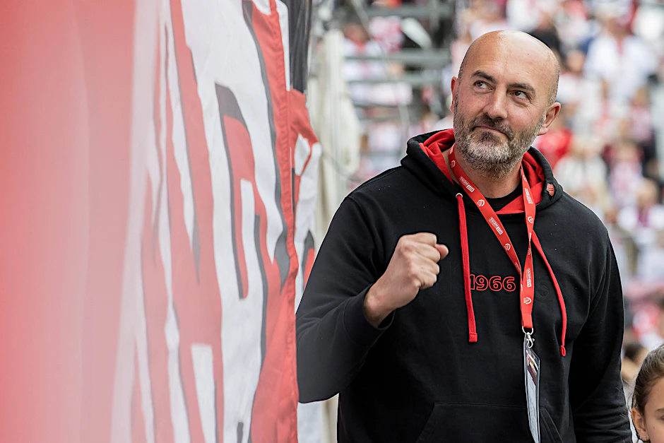 Fleißig: Kaderplaner Maniyel Nergiz stellt beim FC Energie Cottbus die Mannschaft für die 2. Bundesliga zusammen.