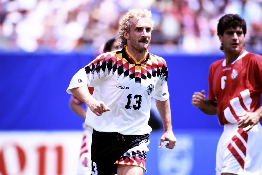 Vokuhila-Wahnsinn vor WM: Dieser deutsche Nationalstürmer ist jetzt der neue Rudi Völler