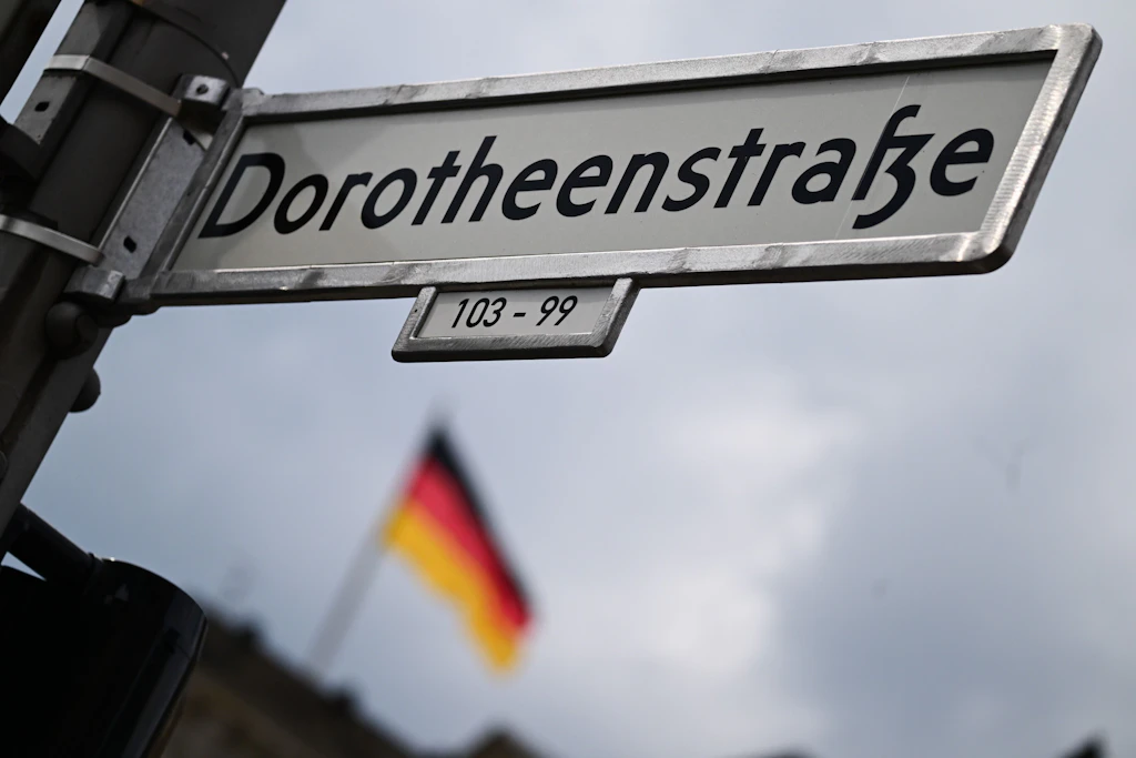Nach einem Beschluss des Berliner Senats soll ein Abschnitt der Dorotheenstraße künftig den Namen der israelischen Holocaust-Gedenkstätte Yad-Vashem tragen.