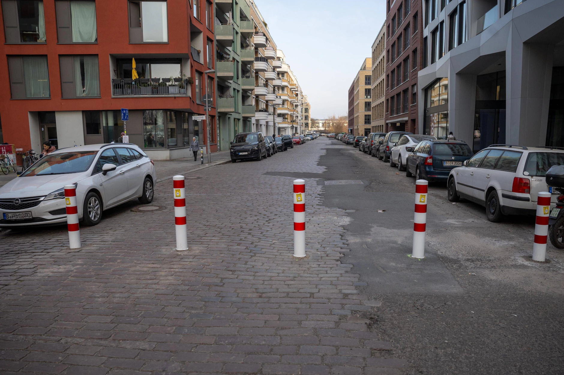 Poller in der Revaler Straße, Ecke Haasestraße: Ziel war mehr Sicherheit und Ruhe, die Folge ist ein Sturm gegen die Umsetzung.