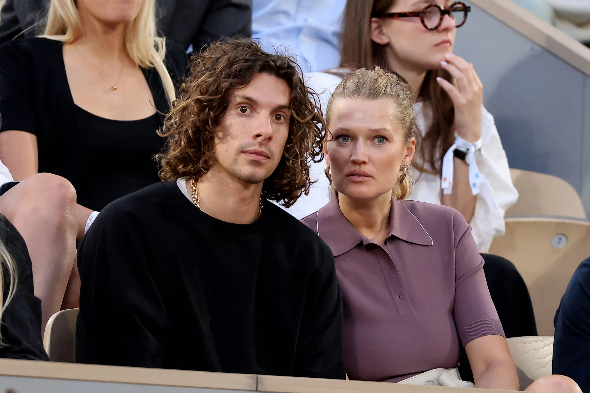 Das deutsche Supermodel Toni Garrn (re.) schwebt im Liebes-Glück.