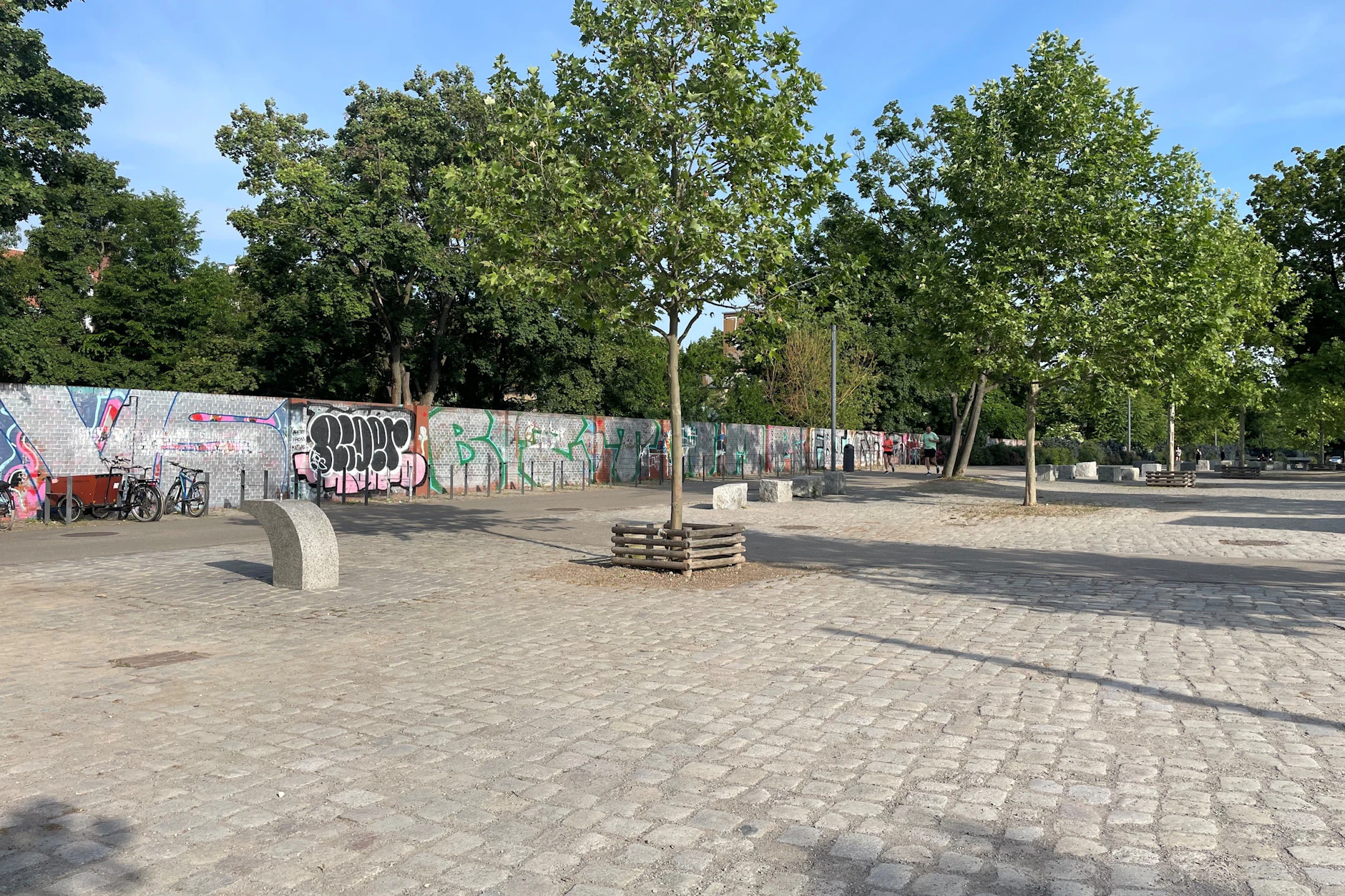 Im Mauerpark Berlin sollte in diesem Sommer der Cooling Point für Abkühlung sorgen. Doch er kommt erst im Juni.