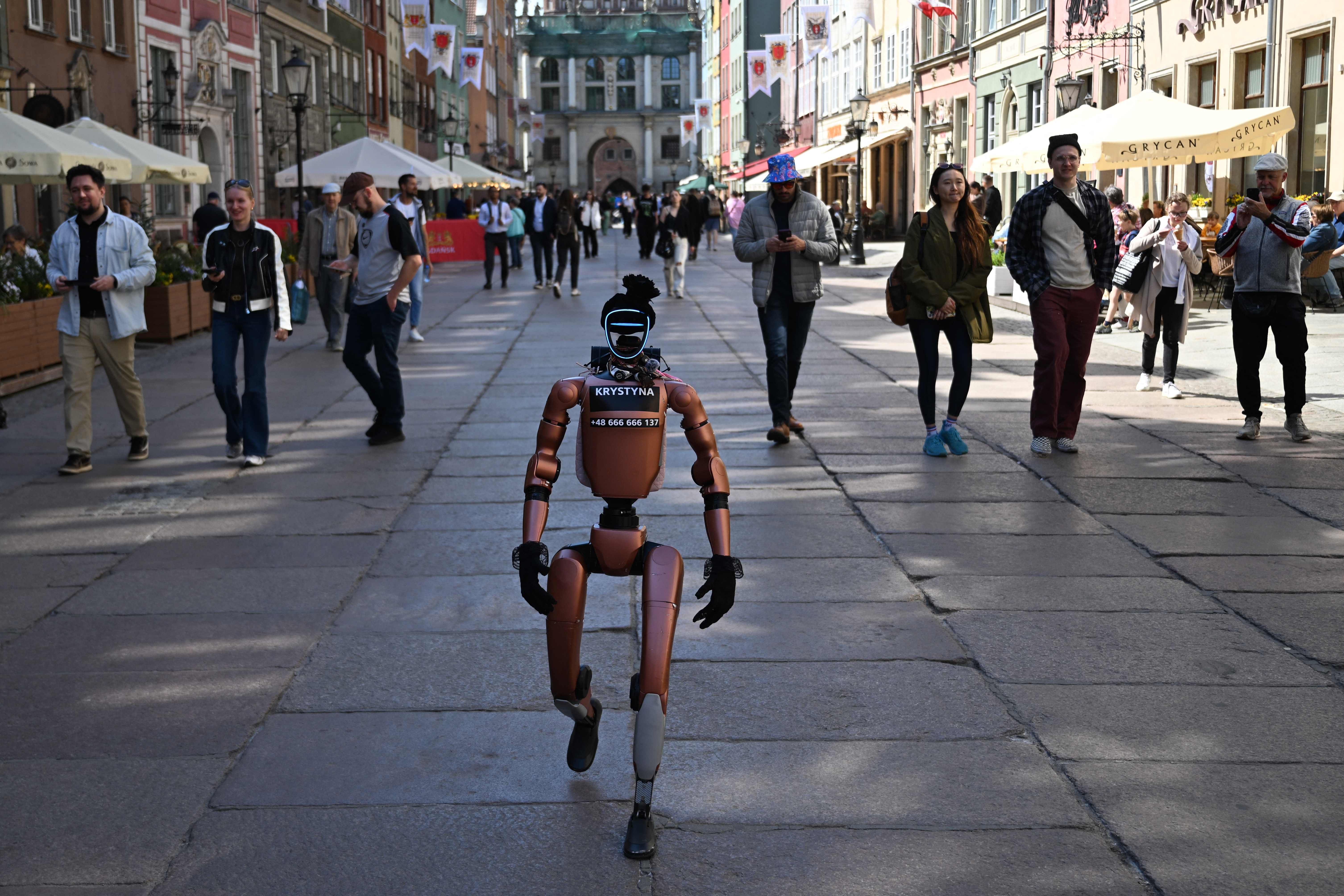 Eskalation in der Einkaufsstraße: Berliner Gastronom prügelt sich mit Roboter