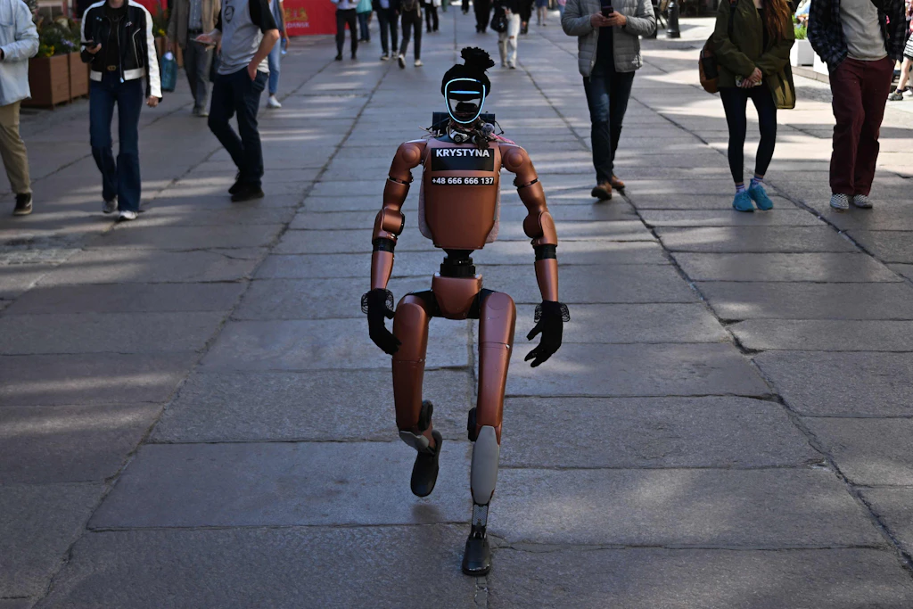 Eskalation in der Einkaufsstraße: Berliner Gastronom prügelt sich mit Roboter