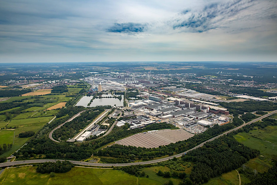 Energieintensive Industrie: Höhere Rohstoff- und Energiekosten schlagen sich in steigenden Verkaufspreisen nieder.