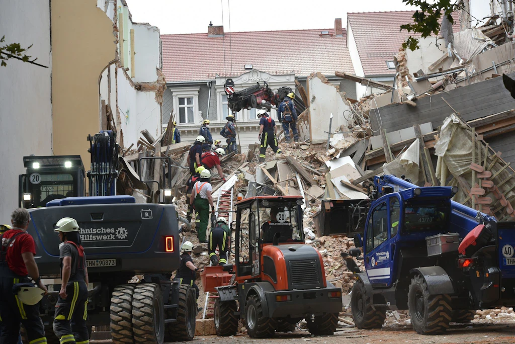 Ermittlungen nach Hauseinsturz in Görlitz gehen weiter - Ermittler sichern Spuren