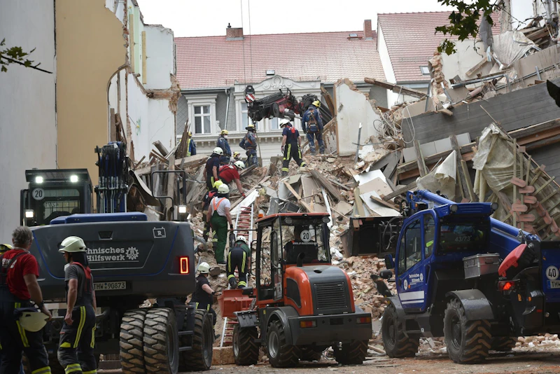 Ermittlungen nach Hauseinsturz in Görlitz gehen weiter - Ermittler sichern Spuren