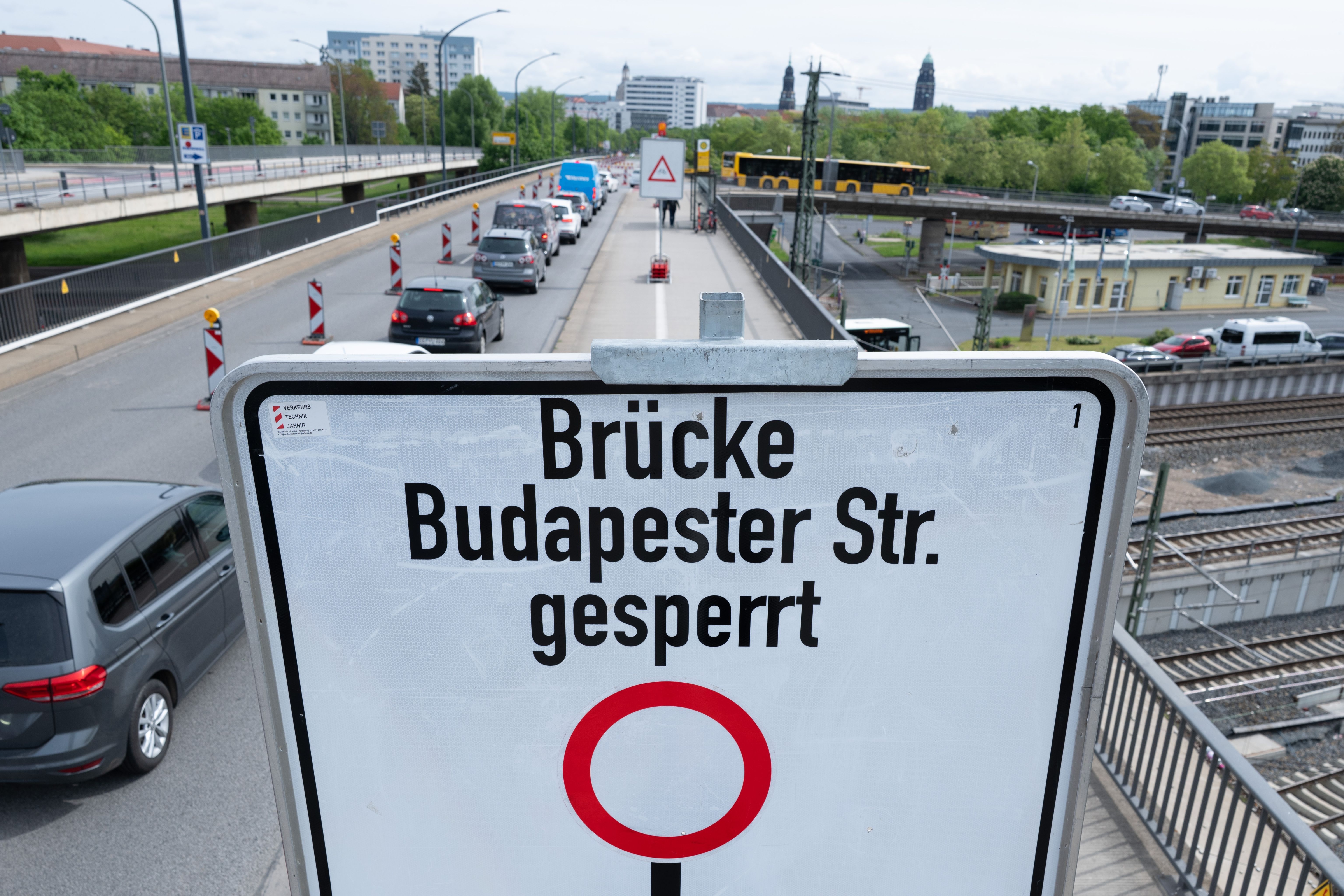 Dresden in Sorge: Brücke an der Budapester Straße droht einzustürzen – die Stadt reagiert