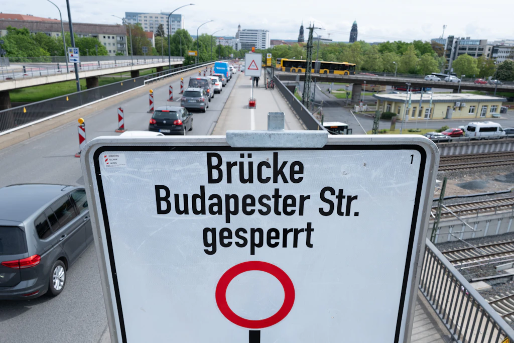 Dresden-in-Sorge-Br-cke-an-der-Budapester-Stra-e-droht-einzust-rzen-die-Stadt-reagiert