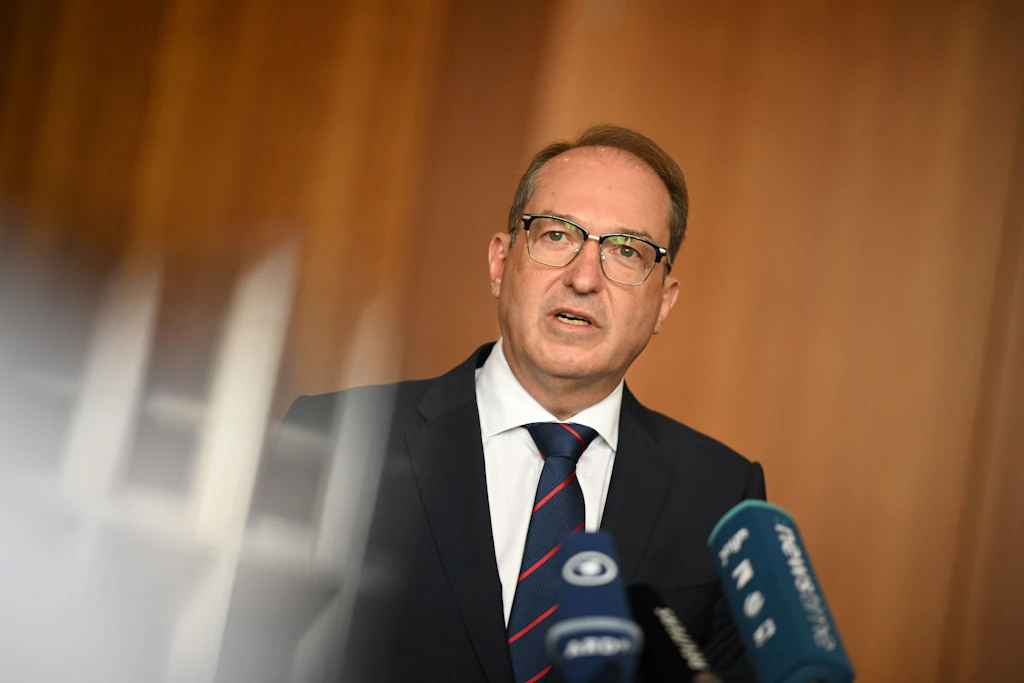 EU macht Weg frei für „Return Hubs“ – Deutschland verhandelt mit Ruanda, Uganda und Usbekistan