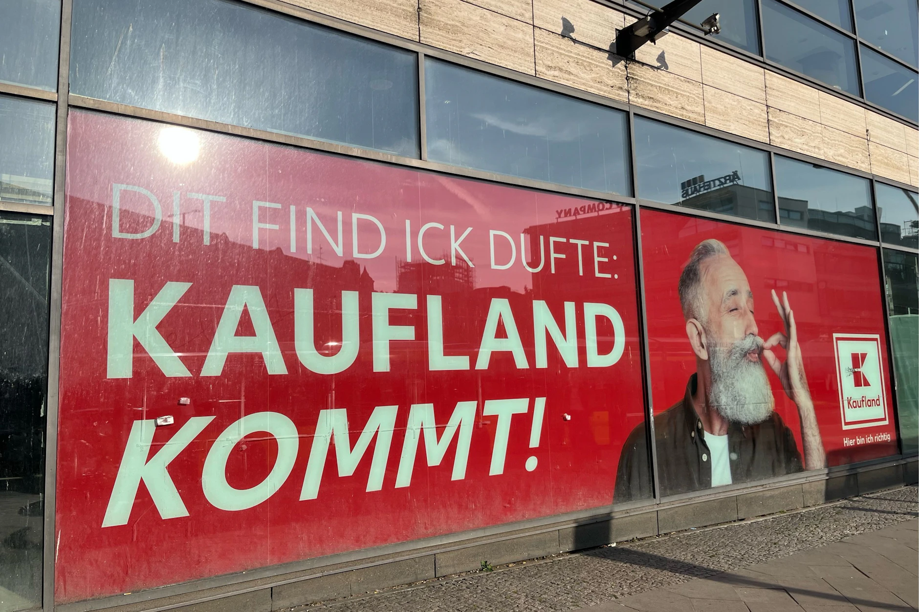 „Dit find ick dufte: Kaufland kommt“!, heißt es in Ankündigungsplakaten am SSC.