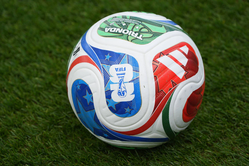 Dieser WM-Ball denkt mit – und muss sogar aufgeladen werden