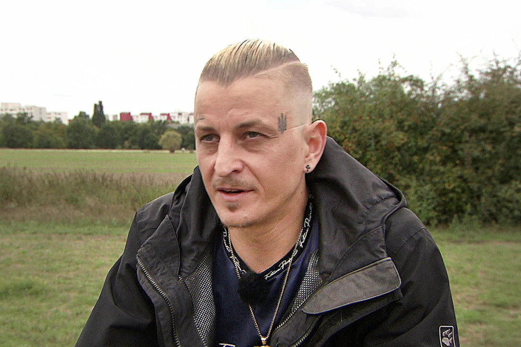 Archii aus „Armes Deutschland“ ist sicher: Wer ehrlich arbeitet, verkauft seine Seele! Er möchte lieber an seiner Karriere als Rapper feilen.