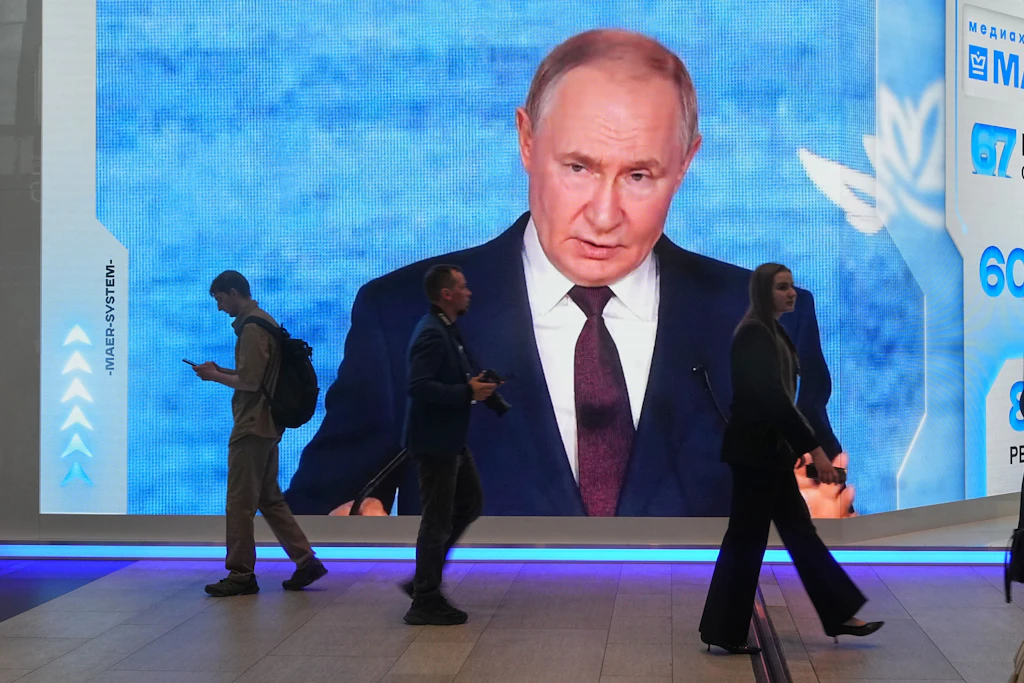Geopolitik in St. Petersburg: Wie Putin beim Wirtschaftsforum die Brics-Front gegen den Dollar schmiedet