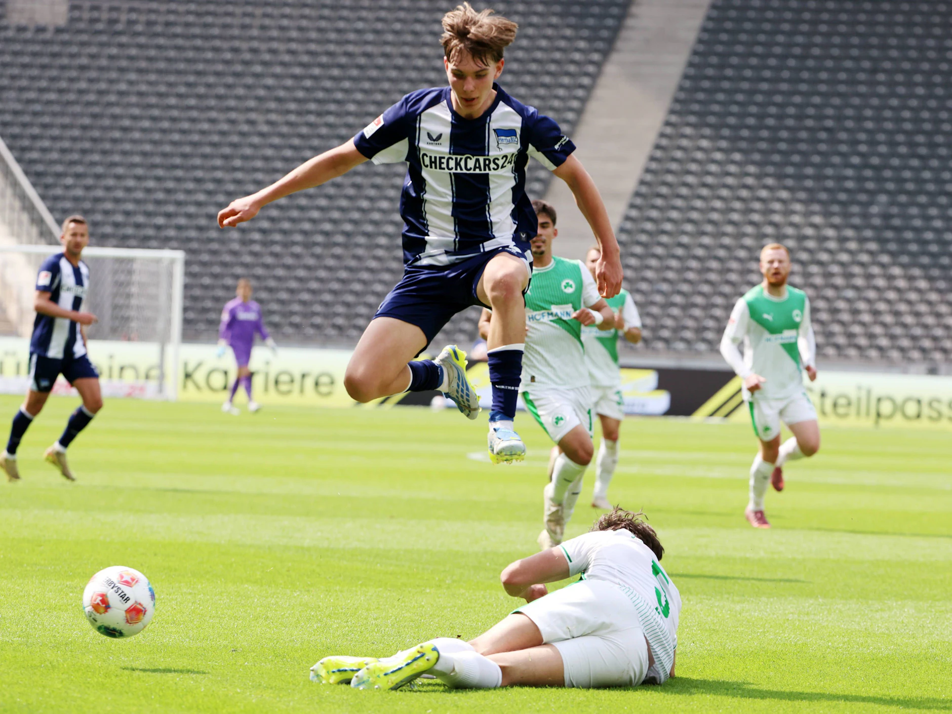 Kennet Eichhorn war in der abgelaufenen Saison der Überflieger. Mit 16 Jahren wurde er zum Stammspieler bei Hertha BSC. Jetzt wollen ihn alle Top-Klubs Europas.