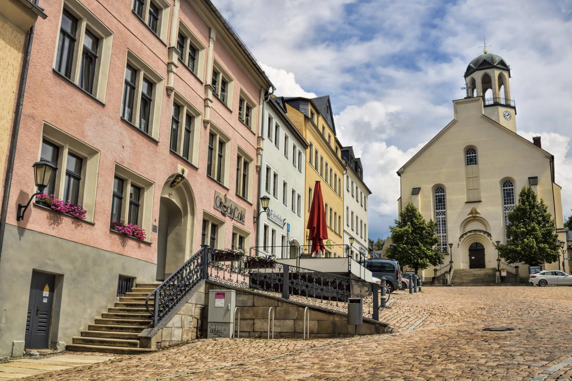 Das Städtchen Auerbach im Vogtland. Hier lebte Regina Zindler auf ihrem Grundstück mit Maschendrahtzaun, bevor sie aufgrund des großen Rummels nach Berlin zog.