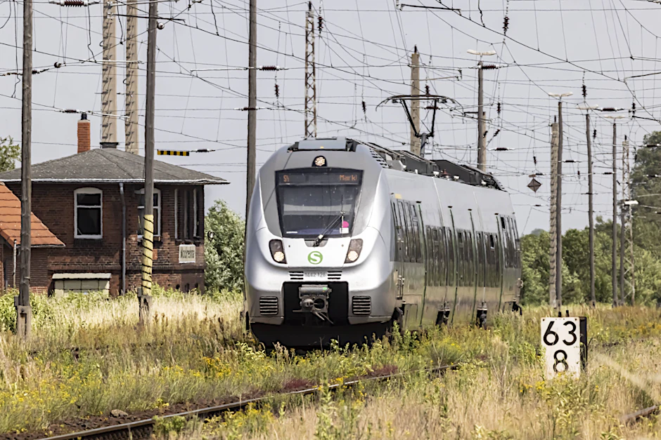 Seit Mittwochmorgen stehen S-Bahnen im Raum Halle/Bitterfeld vorerst still.