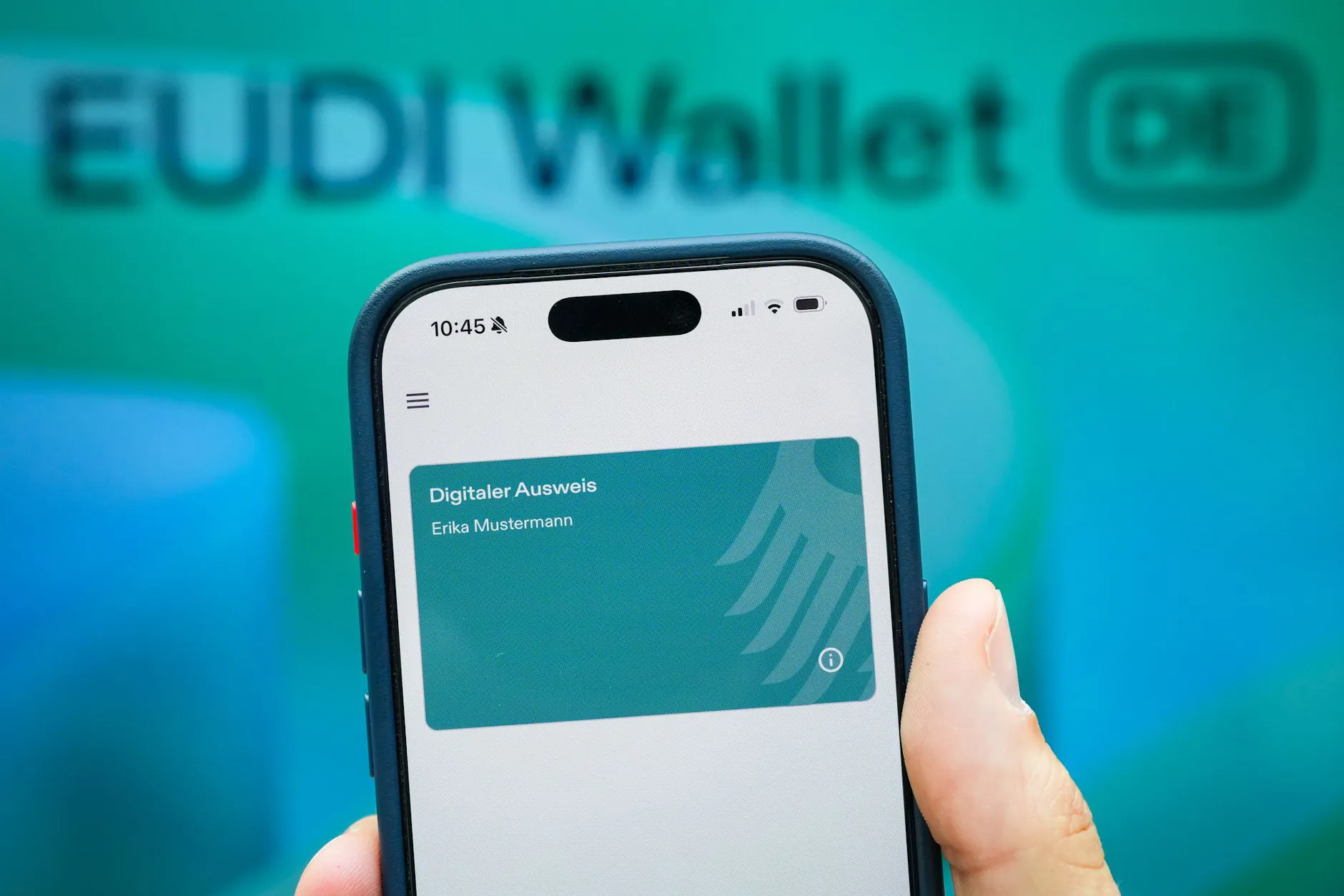 Der digitale Ausweis: So soll ein Smartphone mit der App des Projektes EUDI-Wallet (European Digital Identity Wallet) aussehen.