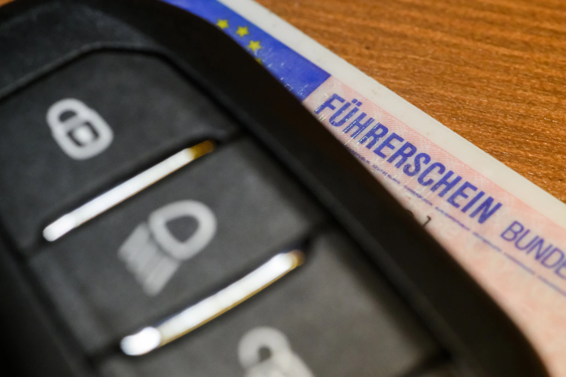 Führerschein und Autoschlüssel gehören zu den Zielen vieler jungen Menschen.